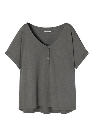 Šedé tričko s krátkým rukávem, v dekoltu do V a s třemi knoflíky. Měkká, texturovaná tkanina s volným střihem a zakřiveným spodním lemem.