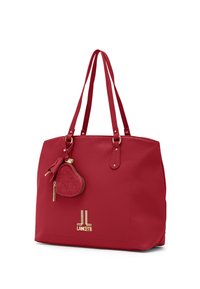 Borsa tote in pelle rossa con due manici lunghi, dettagli in oro e pochette a forma di cuore con zip applicata. Presenta un motivo textured e il logo.