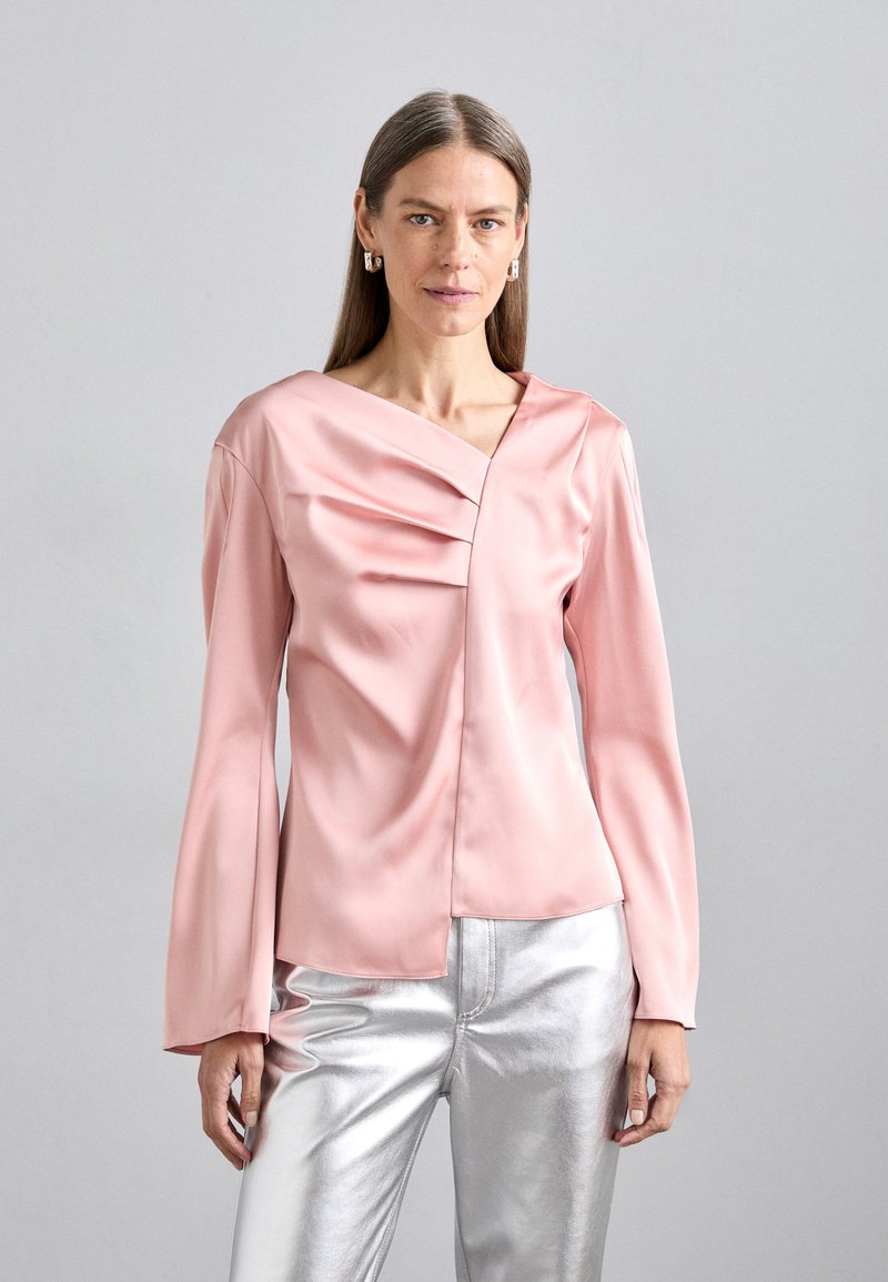 Stine Goya ASYMMETRICAL LONG SLEEVE - Blouse - rose tan