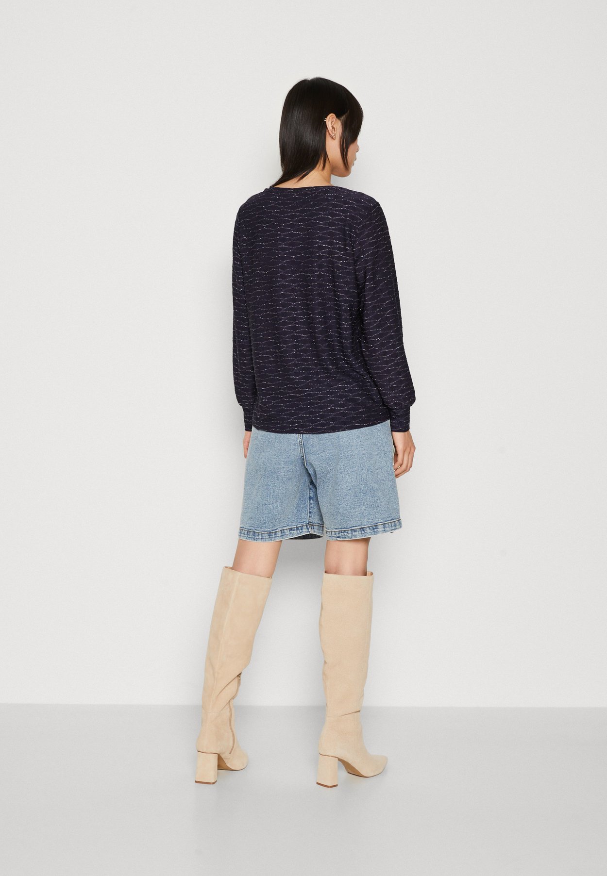ONLASTRA V NECK GLITTER 