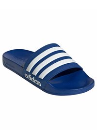 Plavi klizni sandala s bijelim dizajnom s tri pruge i adidas logotipom; izrađena od teksturiranog sintetičkog materijala; oblikovana unutrašnjost za udobnost.