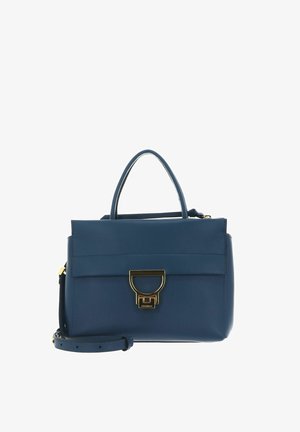 Sac à main en cuir bleu avec poignée supérieure, fermoir doré et bandoulière amovible sur fond blanc.