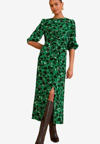 Love & Roses REGULAR FIT - PRINTED TWIST DETAIL 3/4 SLEEVE MIDI - Kasdienė suknelė - green floral