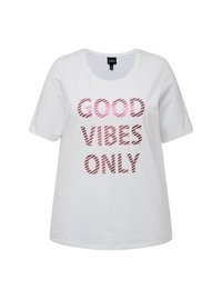 Camiseta de manga corta blanca con un texto de rayas en negrita que dice "SOLO BUENAS VIBRAS" en tonos de rosa y rojo. Tejido suave, corte relajado.