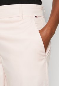 Tommy Hilfiger STRAIGHT  - Bukse - whimsy pink
