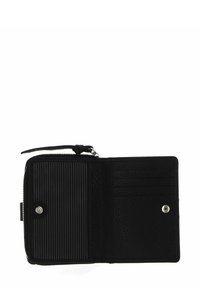 Portefeuille en cuir noir avec fermeture éclair ; doté d'un intérieur texturé, de fentes pour cartes et d'un détail à bouton-pression. Intérieur doublé de rayures verticales.