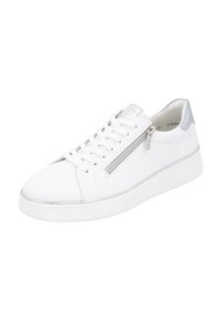 Baskets en cuir blanc avec fermeture à lacets sur le devant, fermeture éclair latérale, accents argentés sur le talon et la semelle, semelle plateforme basse, style décontracté.