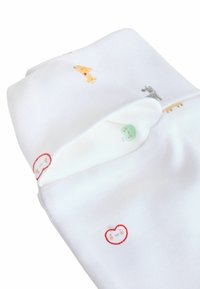 Witte katoenen sokken met een verscheidenheid aan kleine, kleurrijke dieren- en fruitpatronen. Zachte textuur met een omgevouwen boordontwerp.