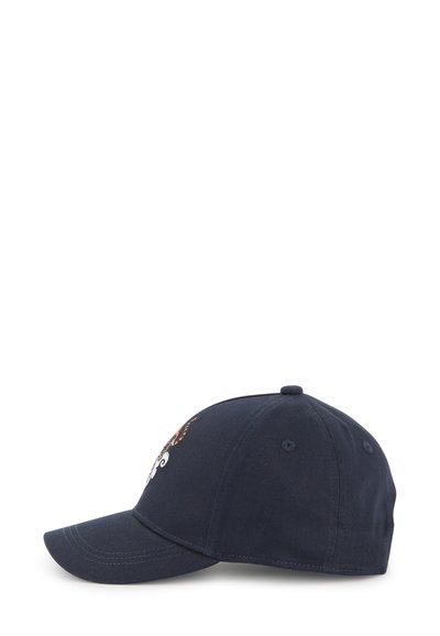 Casquette de baseball bleu marine en coton, avec une visière courbée et un design brodé à l'avant. Six œillets de ventilation sont présents.
