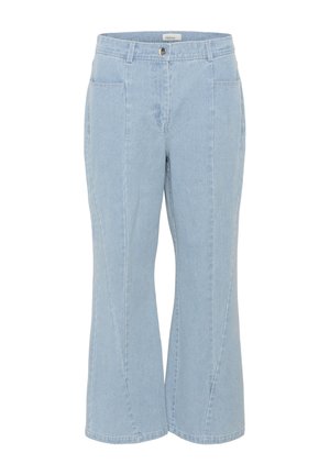 Pantalon large en denim bleu clair avec une fermeture à bouton, présentant des poches avant et des coutures subtiles. Texture lisse, design à taille mi-haute.