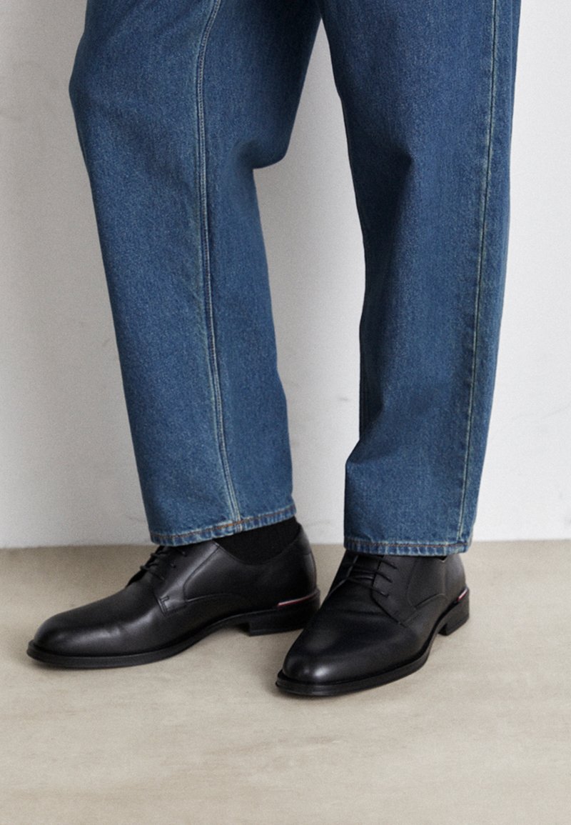 Tommy Hilfiger Veterschoenen zwart Tommy Hilfiger Veterschoenen zwart