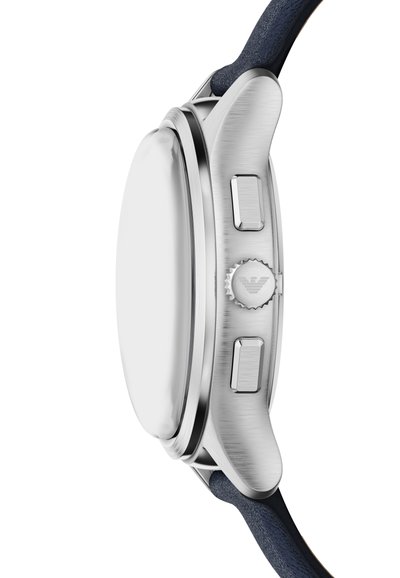 Montre en acier inoxydable argenté avec un boîtier rond lisse, un bracelet en cuir texturé bleu marine et des boutons latéraux proéminents.
