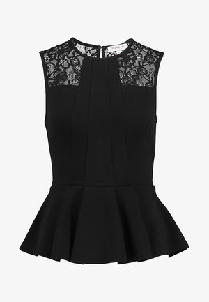 Fekete peplum felső, illeszkedő bodicéval, csipkés részletekkel a vállakon és pliszírozott szoknyaszegéllyel. Simaságával kiemelkedő anyagból készült.