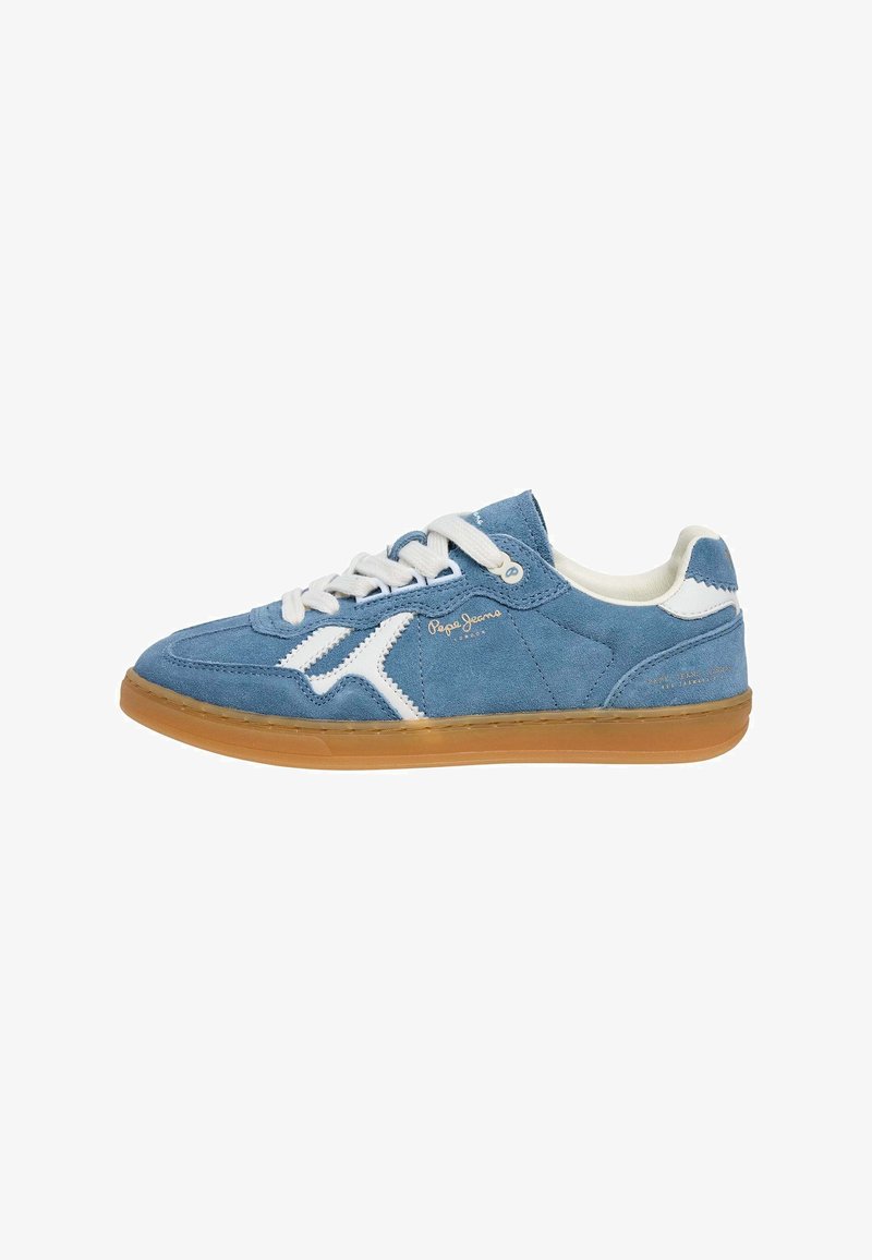 Blauer Wildleder-Sneaker mit weißen Akzenten und Schnürsenkeln, ausgestattet mit einer Gummisohle und Logodetails. Abgerundete Zehenpartie und gestickte Designelemente.