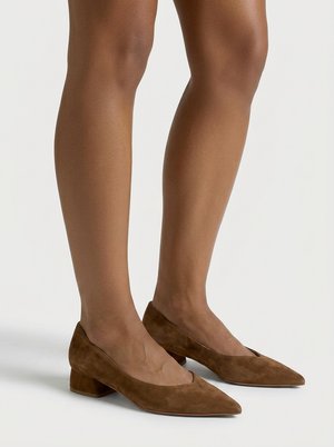 Alma en Pena, Klassieke pumps - camel