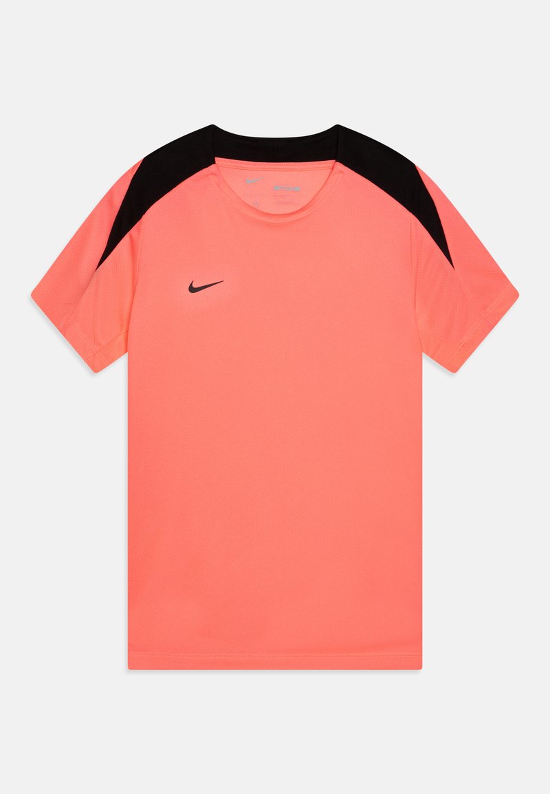 Nike sport t-skjorte i livlig korall med svarte detaljer på skuldrene. Korte ermer, rund hals, teksturert stoff, fremtredende logo.