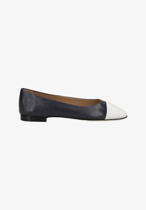 Leather ballet flat featuring a navy body and white cap toe, with a low black heel and smooth texture. Simple and classic design.