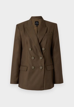 Blazer marrone doppiopetto con rever a punta, due tasche frontali e sei bottoni circolari. Tessuto liscio e vestibilità su misura.