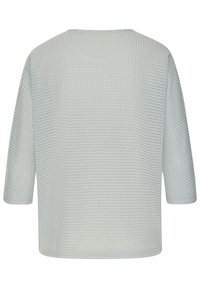 Hellblaues, strukturiertes Strickoberteil mit Dreiviertelärmeln, Rundhalsausschnitt und lockerer Passform. Verfügt über ein durchgängiges Musterdesign.