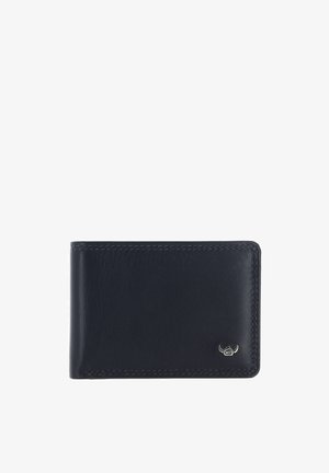 Cartera negra de cuero bifold con bordes cosidos y un pequeño emblema de logo plateado en la esquina inferior derecha sobre un fondo blanco.