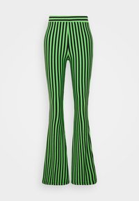 Zielono-czarne dzwoniaste spodnie w paski z elastycznym paskiem w talii i gładką fakturą materiału, z pionowymi paskami o różnej szerokości.