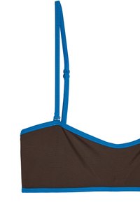 Brązowy biustonosz bikini z jasnoniebieskimi ramiączkami. Charakteryzuje się prostym wzorem o gładkiej fakturze i kontrastującym niebieskim przeszyciu wzdłuż krawędzi.