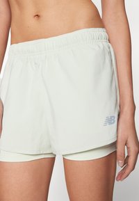 New Balance ESSENTIALS SHORT - Šortai „du viename“ - natural mint
