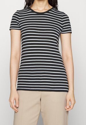 Sort-hvid stribet kortærmet t-shirt med rund halsudskæring, lavet af en blød bomuldsblanding, tætsiddende pasform, glat tekstur.
