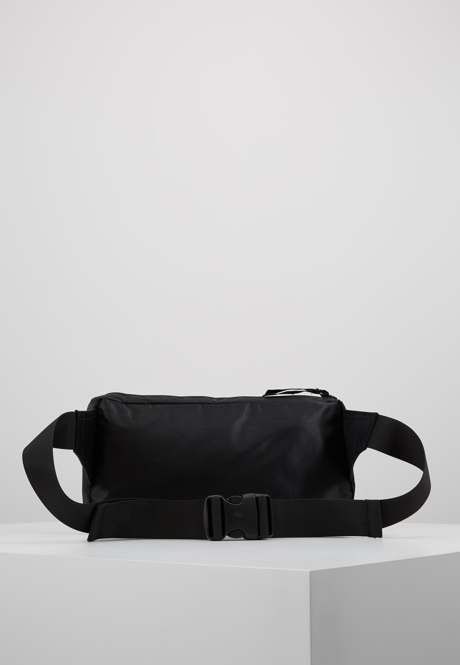 Mads Nørgaard CARNI Skulderveske black Zalando.no Mads Nørgaard CARNI Skulderveske black Zalando.no
