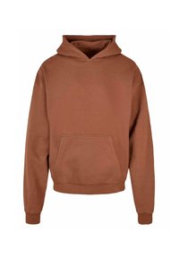 Hnědá mikina s kapucí vyrobená z měkké látky, s přední kapsou a žebrovanými manžetami na rukávech a lemu. Jednoduchý a ležérní design.