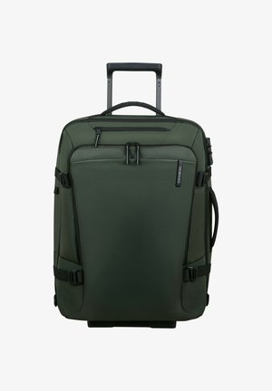Valigia verde verticale con manico telescopico, tasche anteriori con zip, maniglie laterali e cinghie di compressione regolabili.