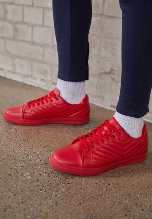 Trainers - red