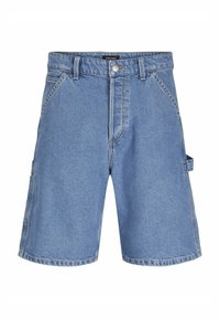 Lysblå denimshorts med et klassisk fem-lomme design, bæltestropper og en sidetaske lomme. Slidt tekstur ved kanten.