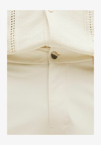 Vybrané, Light Ivory