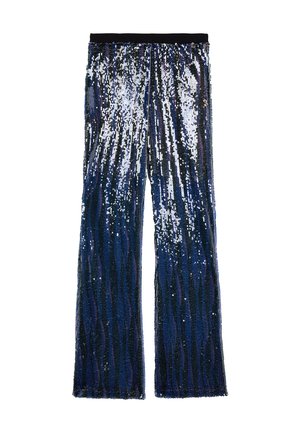 Spodnie z cekinami w fasonie dzwonów, w ciemnoniebieskiej palecie kolorów z srebrnymi akcentami, tworzące teksturowy efekt połysku.