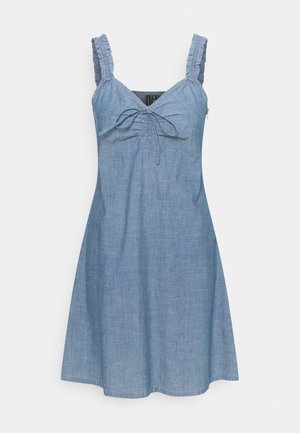 Hellblaues ärmelloses Kleid mit gerafften Trägern, gesammelter Brust mit gebundener Schleife und ausgestelltem A-Linien-Rock.