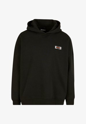 Fekete kapucnis pulóver puha anyagból. Elöl egy kis téglalap alakú logó található szöveggel. Rávarrt ujjak és derék.