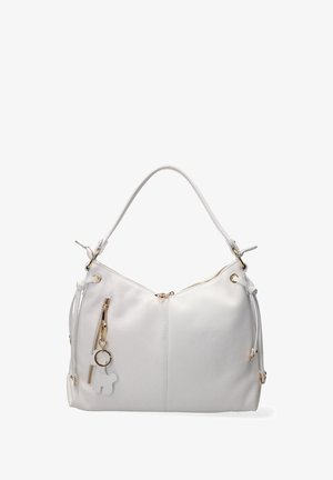 Sac à main en cuir blanc avec une finition texturée, fermeture éclair et quincaillerie dorée. Dispose d'une poche zippée sur le côté et d'un détail en pendentif.