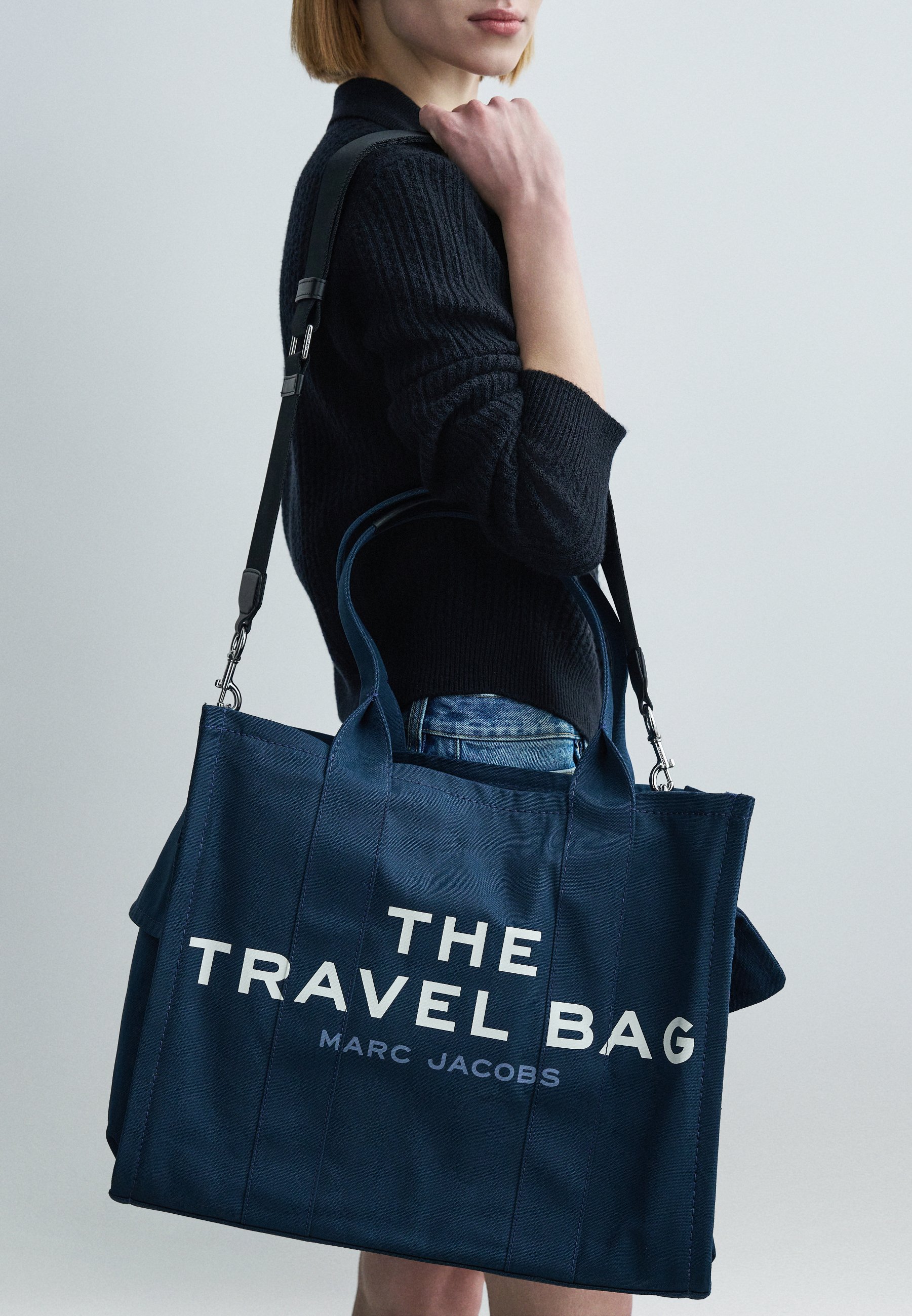 MARC JACOBS THE TRAVEL TOTE - Tote bag - blue sea/blue MARC JACOBS THE TRAVEL TOTE - Tote bag - blue sea/blue