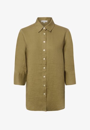 Oliwkowa koszula z długim rękawem na guziki z ostrokątnym kołnierzem i widocznymi białymi guzikami z przodu.