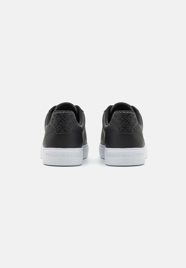 ELEVATED ESSENT MONOGRAM - Trainers4