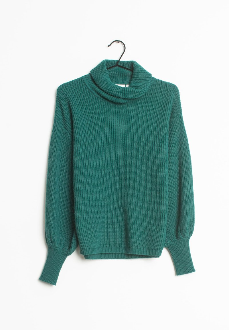 Pull à col roulé tricoté couleur sarcelle avec de longues manches bouffantes et des poignets côtelés, suspendu à un cintre noir sur un fond blanc.