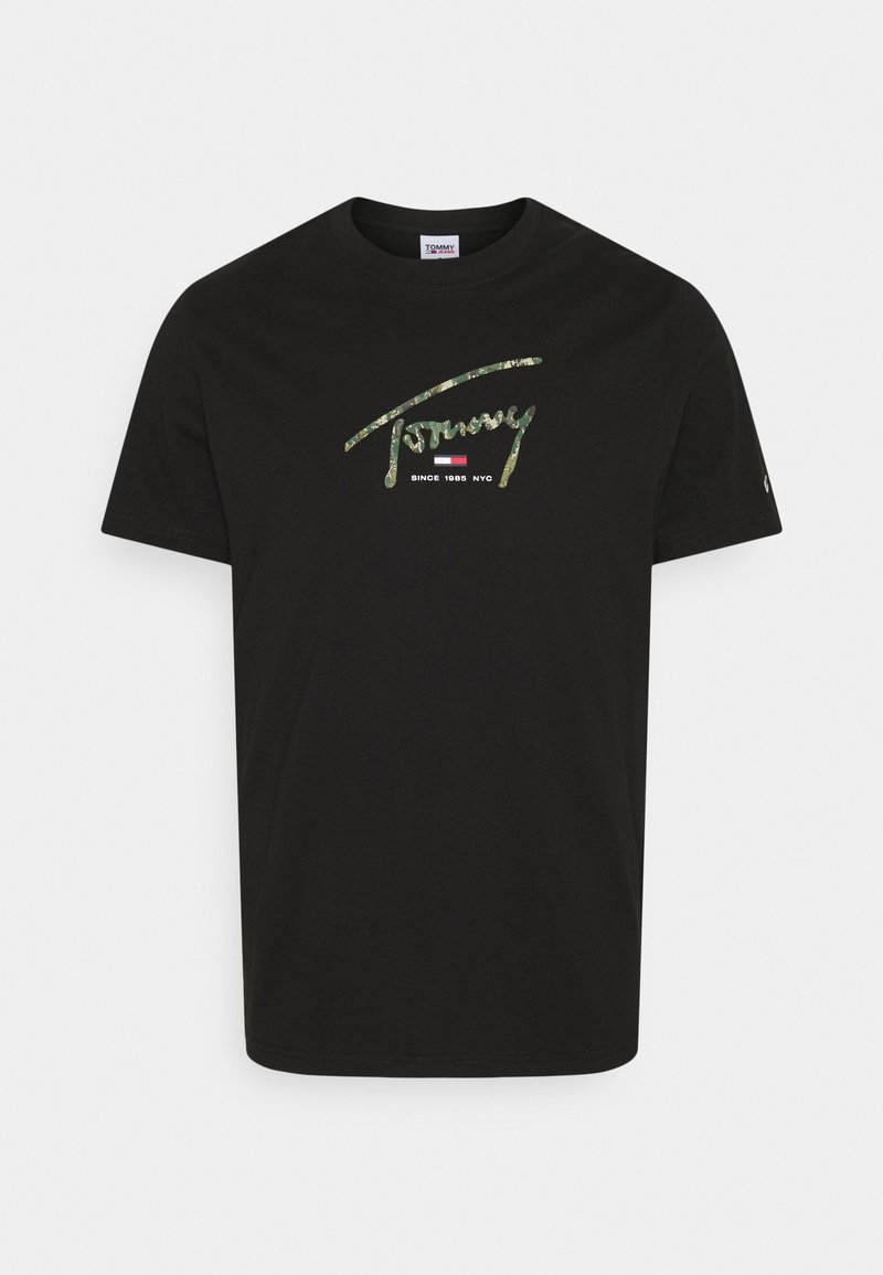 Černé bavlněné tričko s metalicky zeleným logem a textem "Tommy" a "since 1985 NYC" pod ním, umístěným ve středu hrudníku. Krátké rukávy.