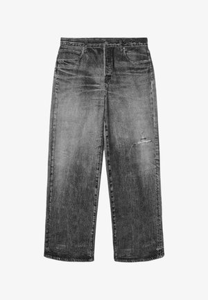 Schwarz gewaschene Jeans mit geradem Bein, vorderen Taschen, Knopfverschluss und einem kleinen Riss oberhalb des rechten Knies.