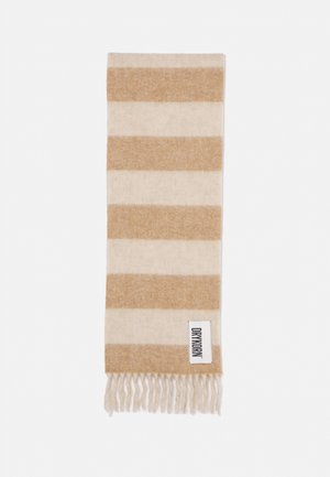 Stribet tørklæde lavet af blødt materiale i beige og lysebrune farver. Har frynsede ender og et lille mærke på den ene side.