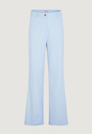 Světle modré dámské kalhoty s rovnými nohavicemi, poutky na pásek a zapínáním na knoflík v pase.