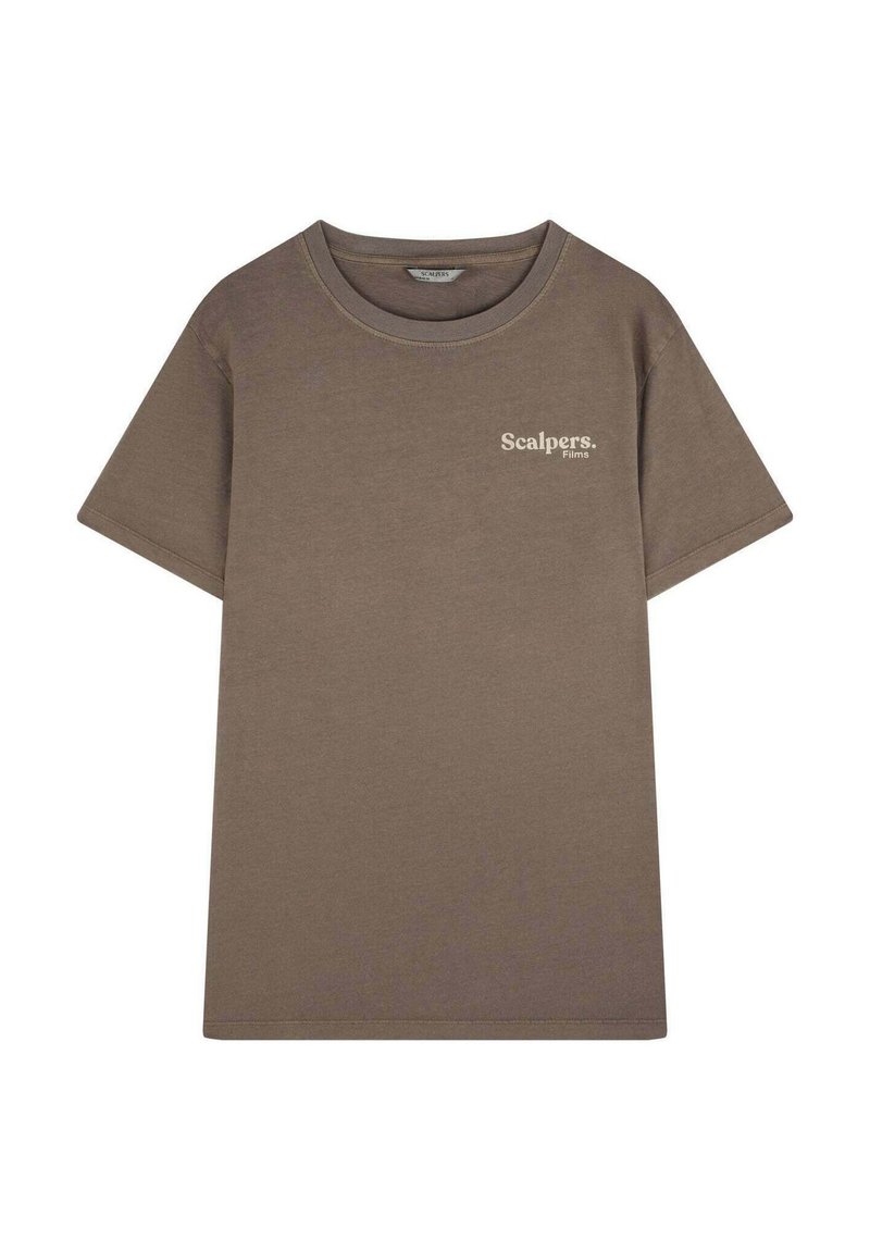 Brun kortærmet t-shirt lavet af bomuld, med rund hals og et lille hvidt "Scalpers Films" logo på venstre bryst.