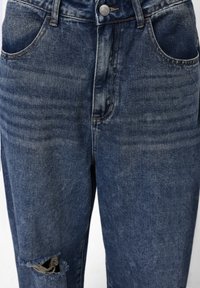 Denim jeans in medium blue. Features include a distressed knee with frayed edges, five pockets, and a button closure at the waist.