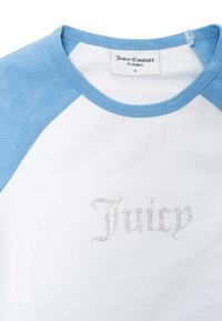T-shirt raglan con maniche blu, corpo bianco e testo in strass scintillanti "Juicy" al centro. Materiale in misto cotone. Taglia S.