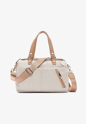 Beige en bruine handtas met dubbele handgrepen, verstelbare schouderriem, voorvak met ritssluiting en zilverkleurige metalen accenten.